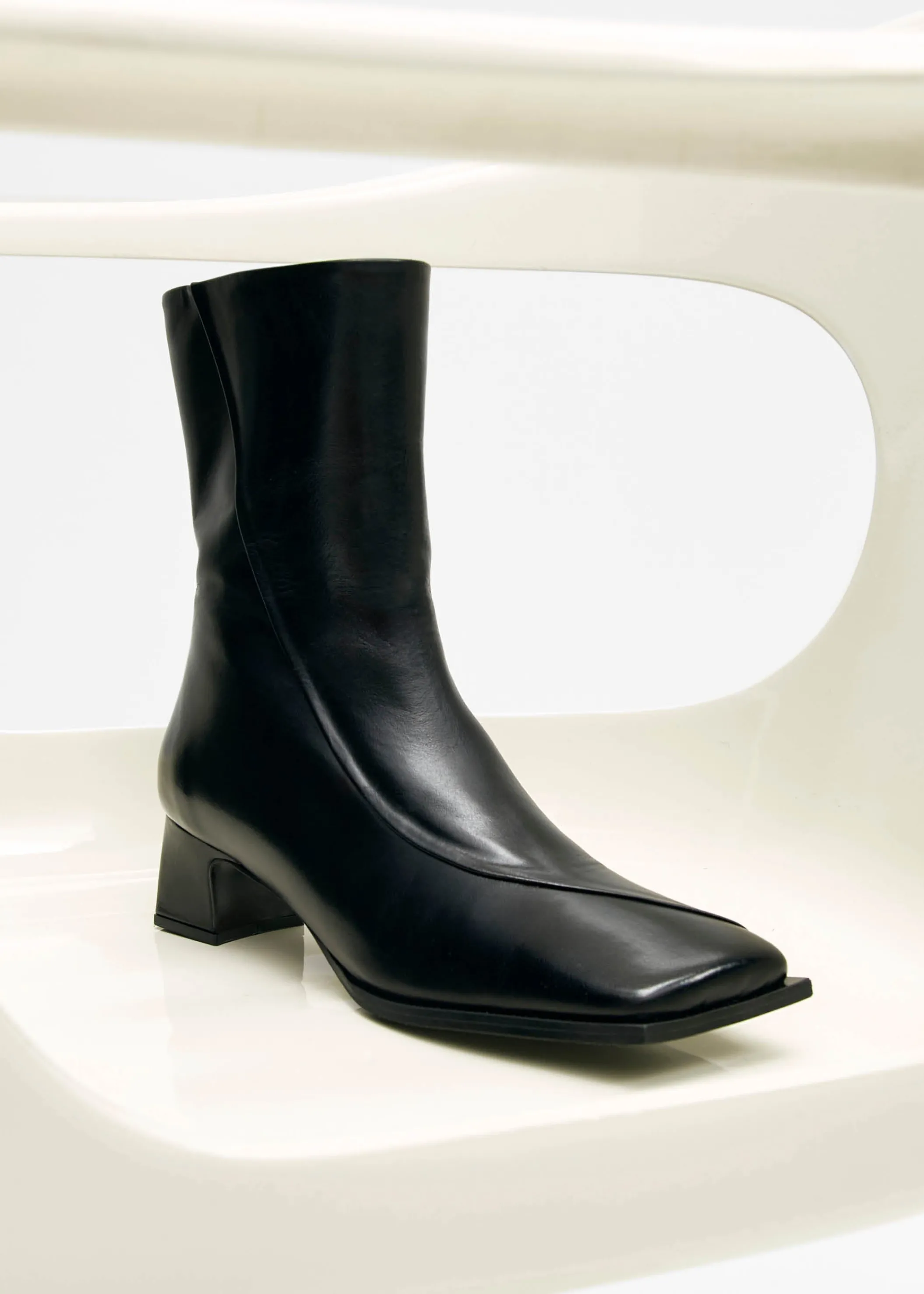 ALOHAS Chantal Schwarze Leder-Stiefeletten< Stiefel