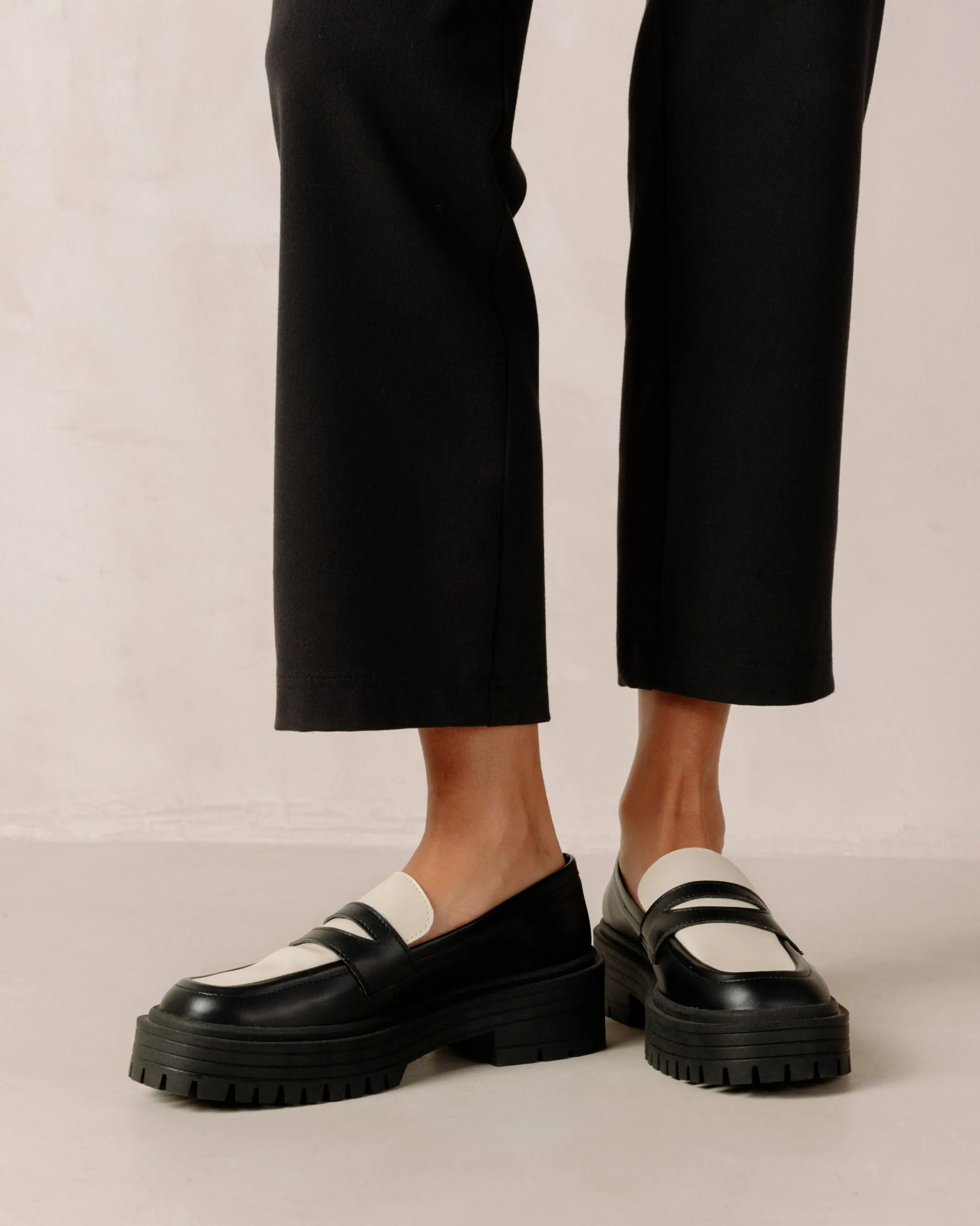 ALOHAS Mask Bicolor Black Vegan Leather Loafers< Vegan