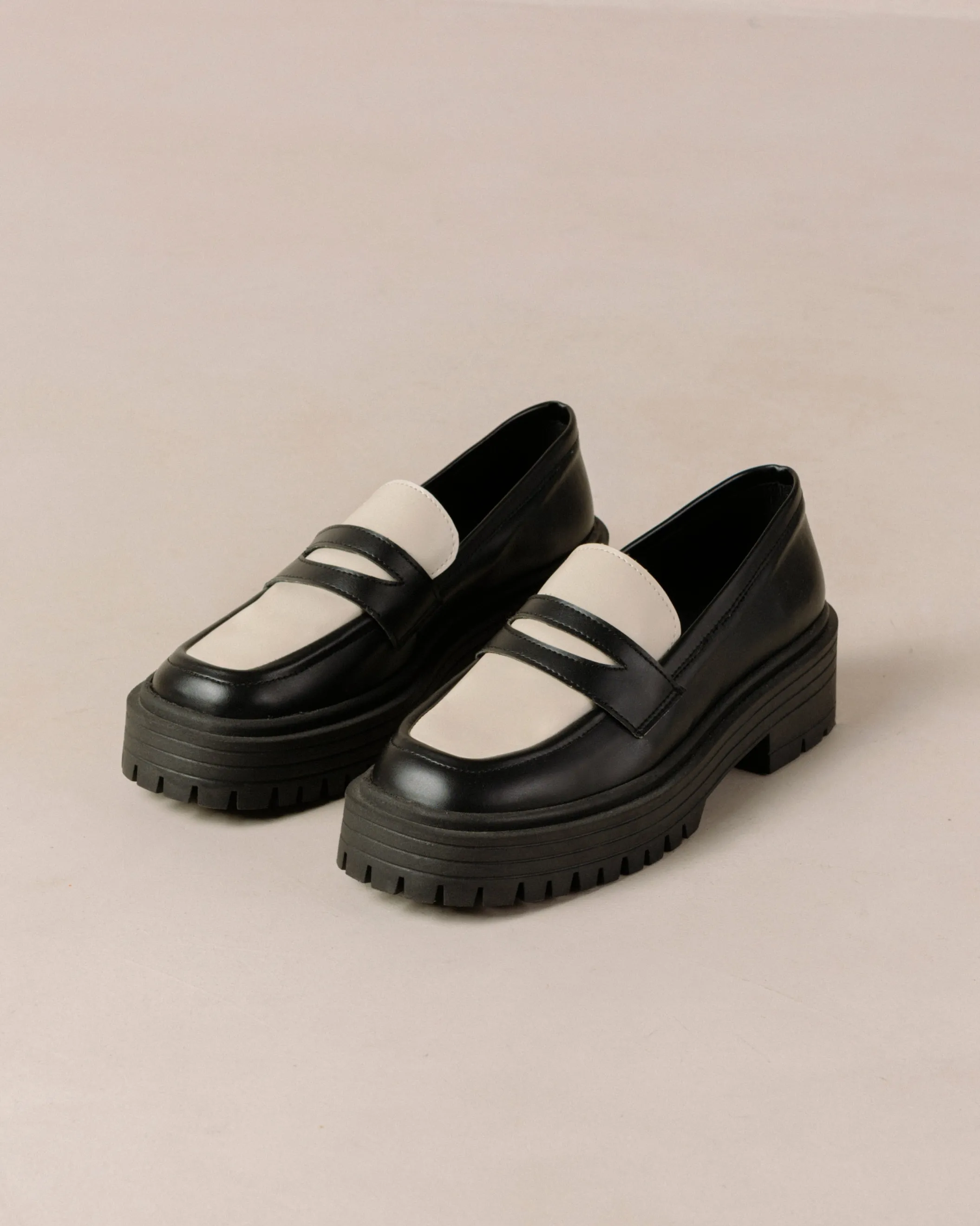 ALOHAS Mask Bicolor Black Vegan Leather Loafers< Vegan