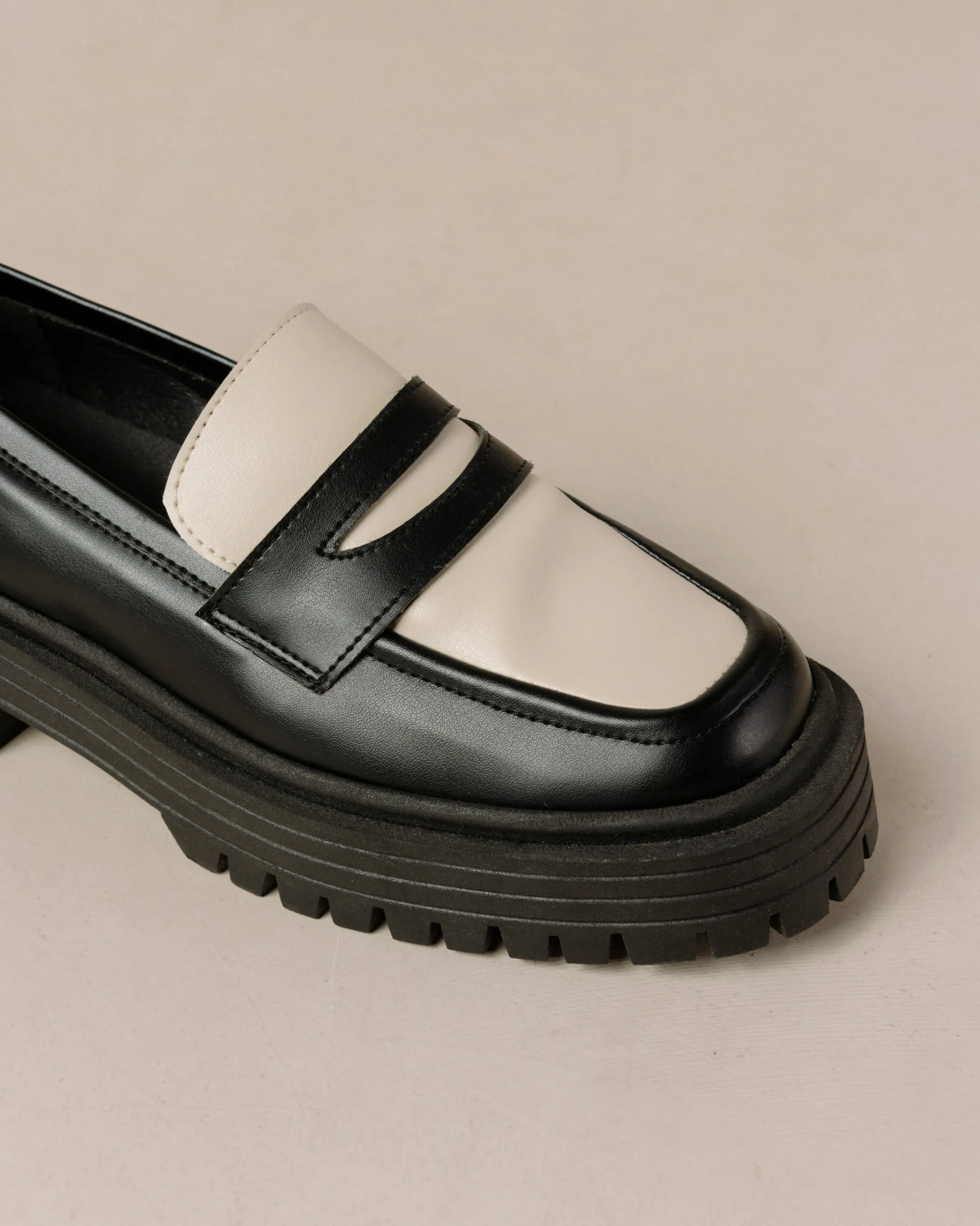 ALOHAS Mask Bicolor Black Vegan Leather Loafers< Vegan