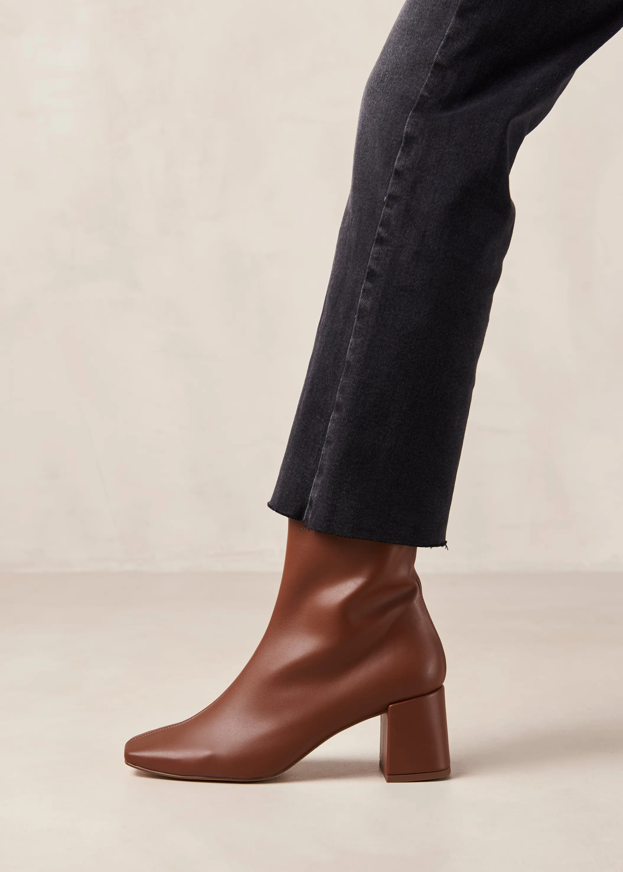 ALOHAS Watercolor Gingerbread Braune Vegane Lederstiefel< Vegan