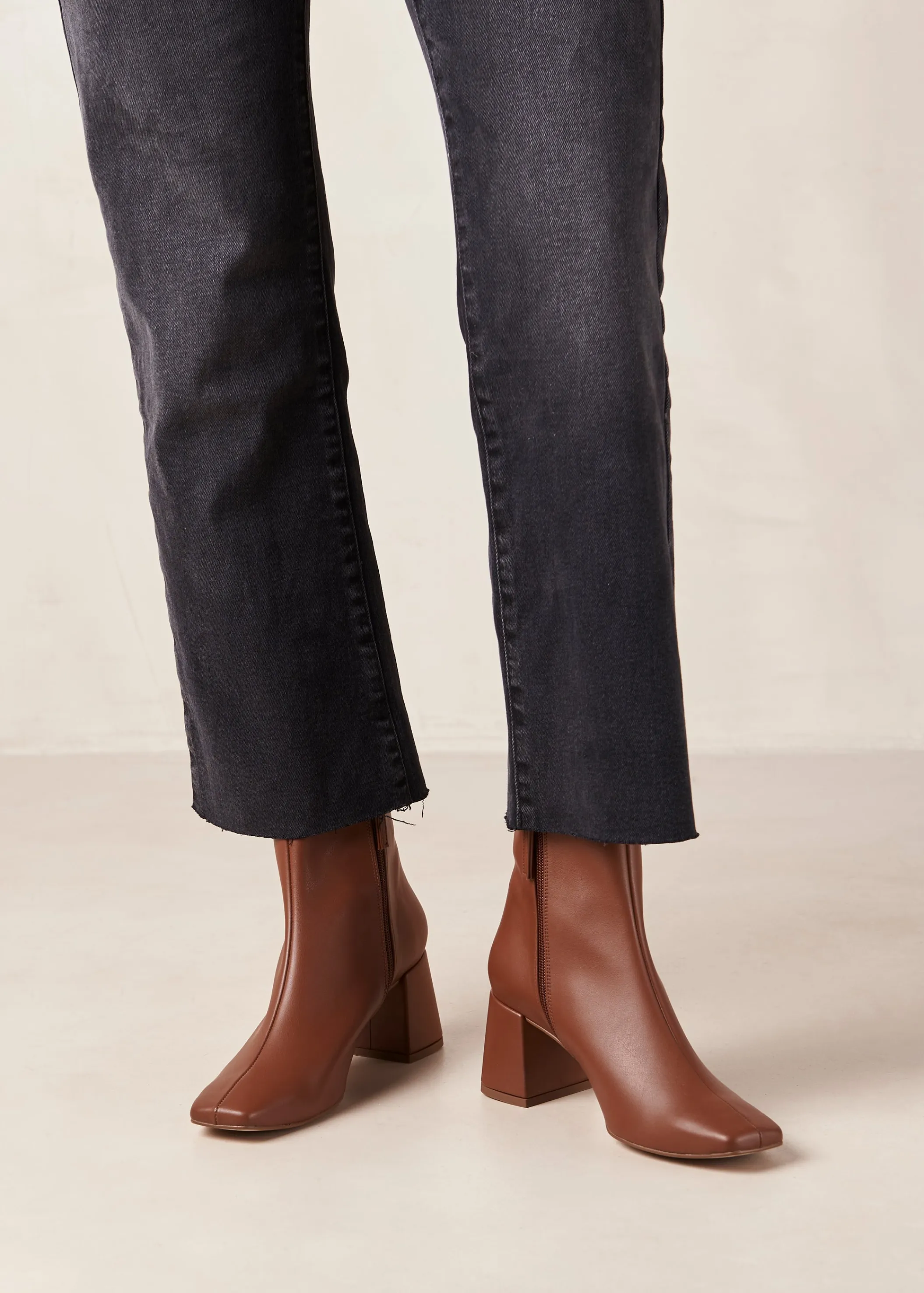 ALOHAS Watercolor Gingerbread Braune Vegane Lederstiefel< Vegan